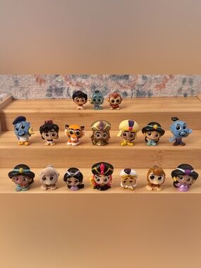 Disney Doorables MIXED SERIES ALADDIN EARLY SERIES RARE GENIE FLOCKED ABU